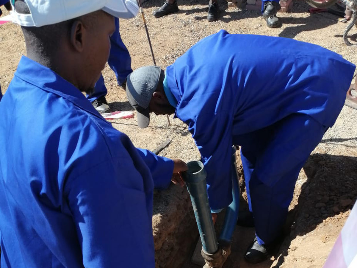 Water and drainage pipe repairer NQF2 - Image 3